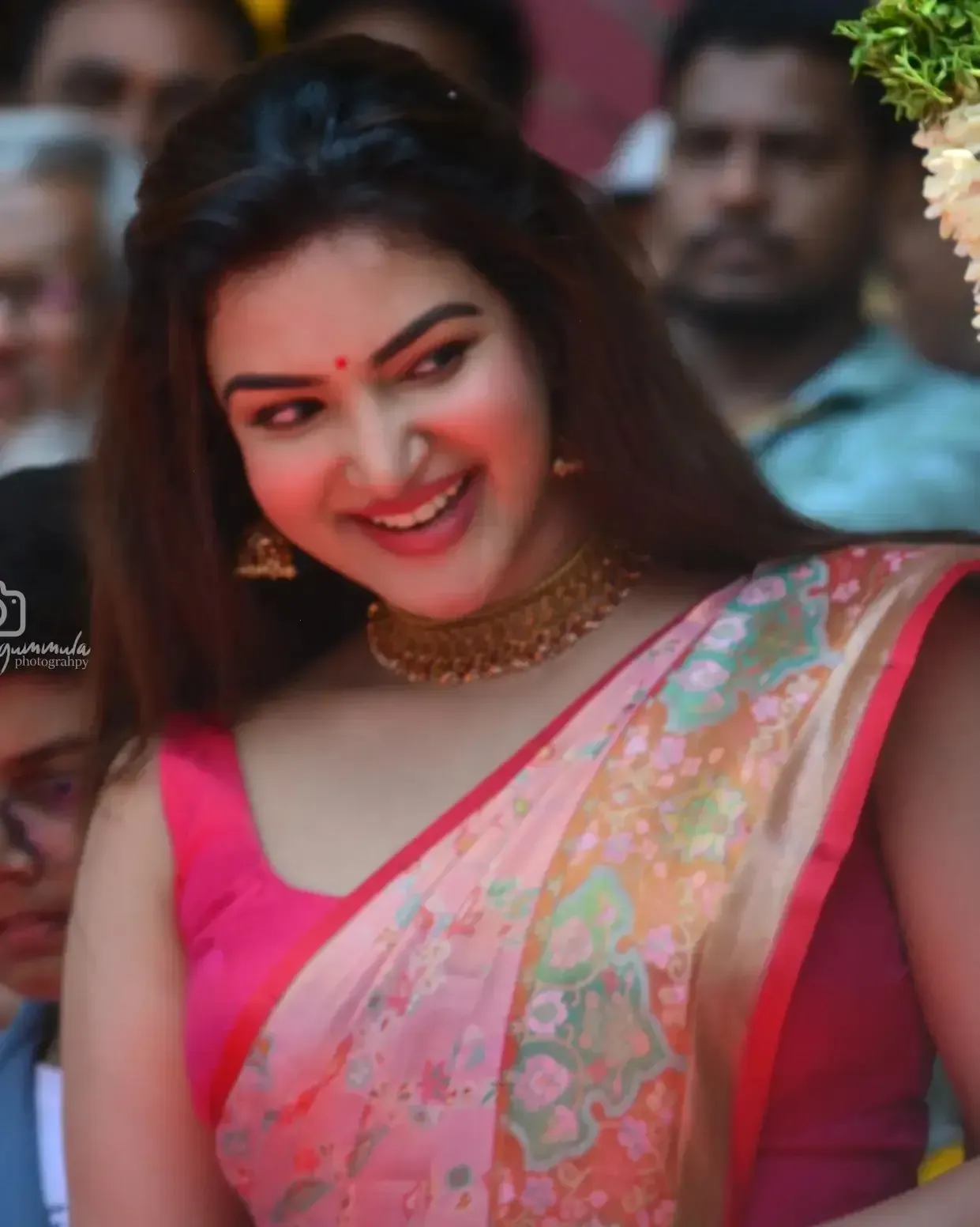 INDIAN ACTRESS HONEY ROSE SMILING IMAGES IN RED SAREE 2